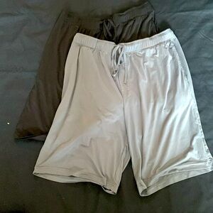 2 pair of light weight athletic men’s shorts size xl